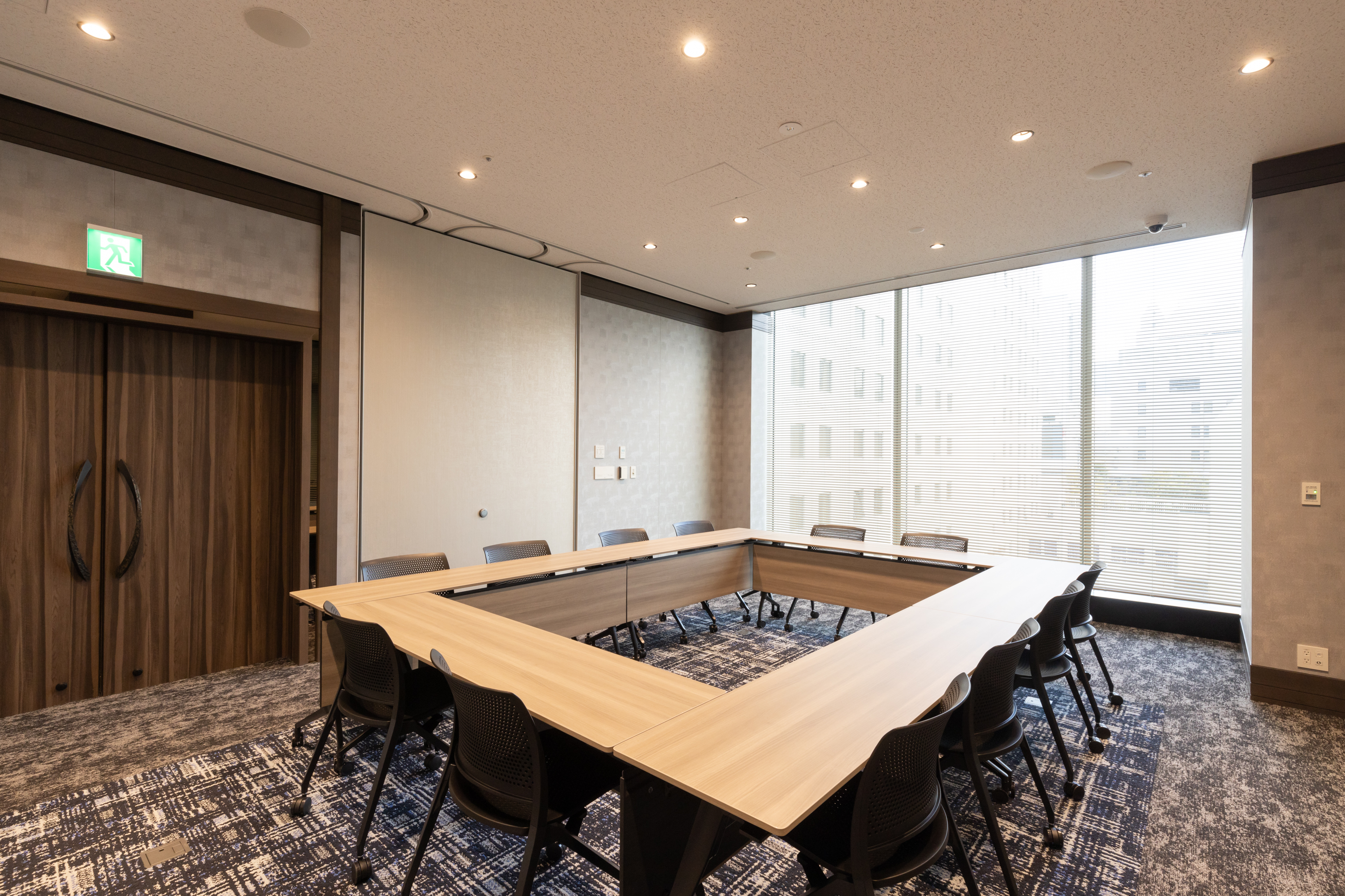 Dialogue Room2
