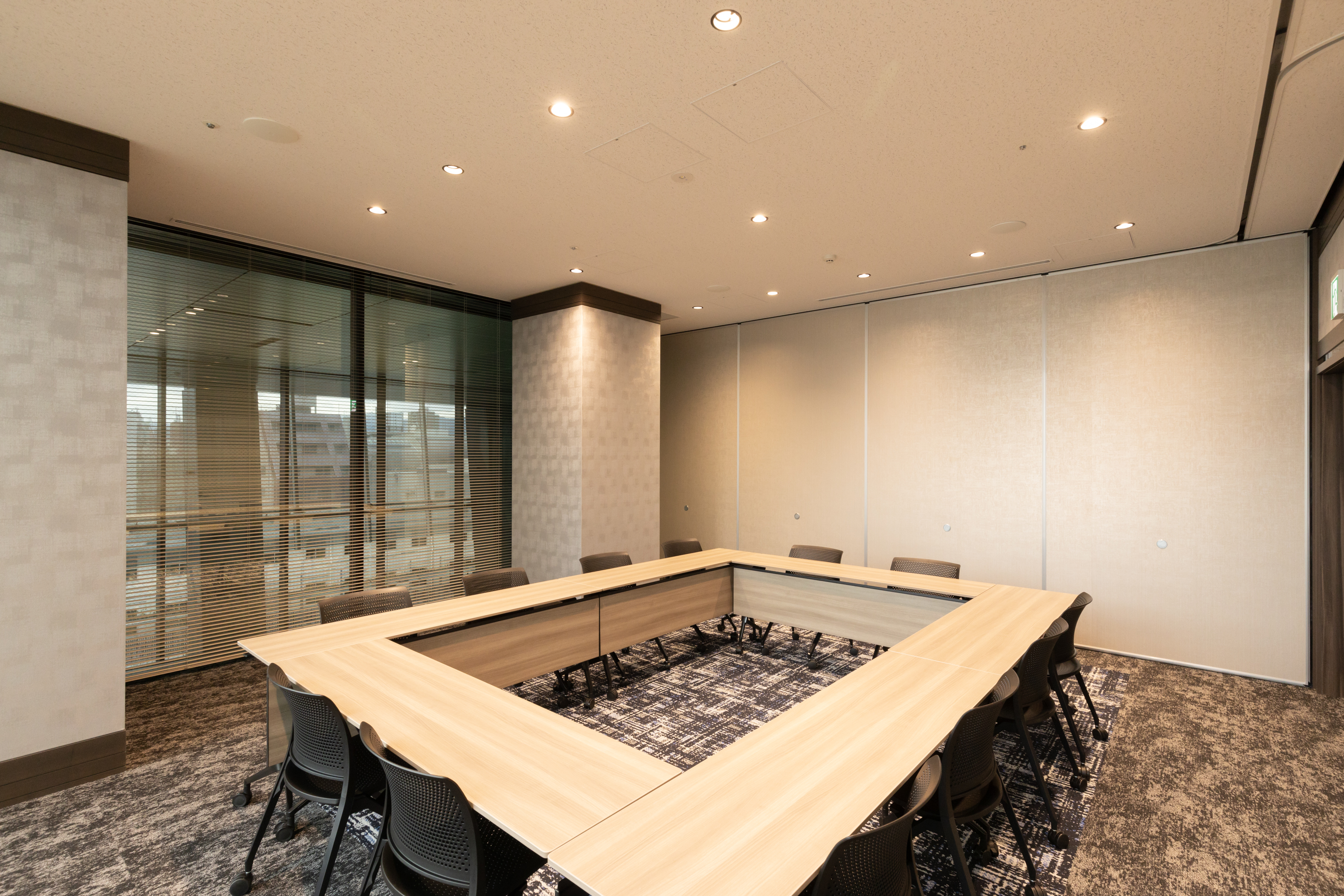 Dialogue Room2
