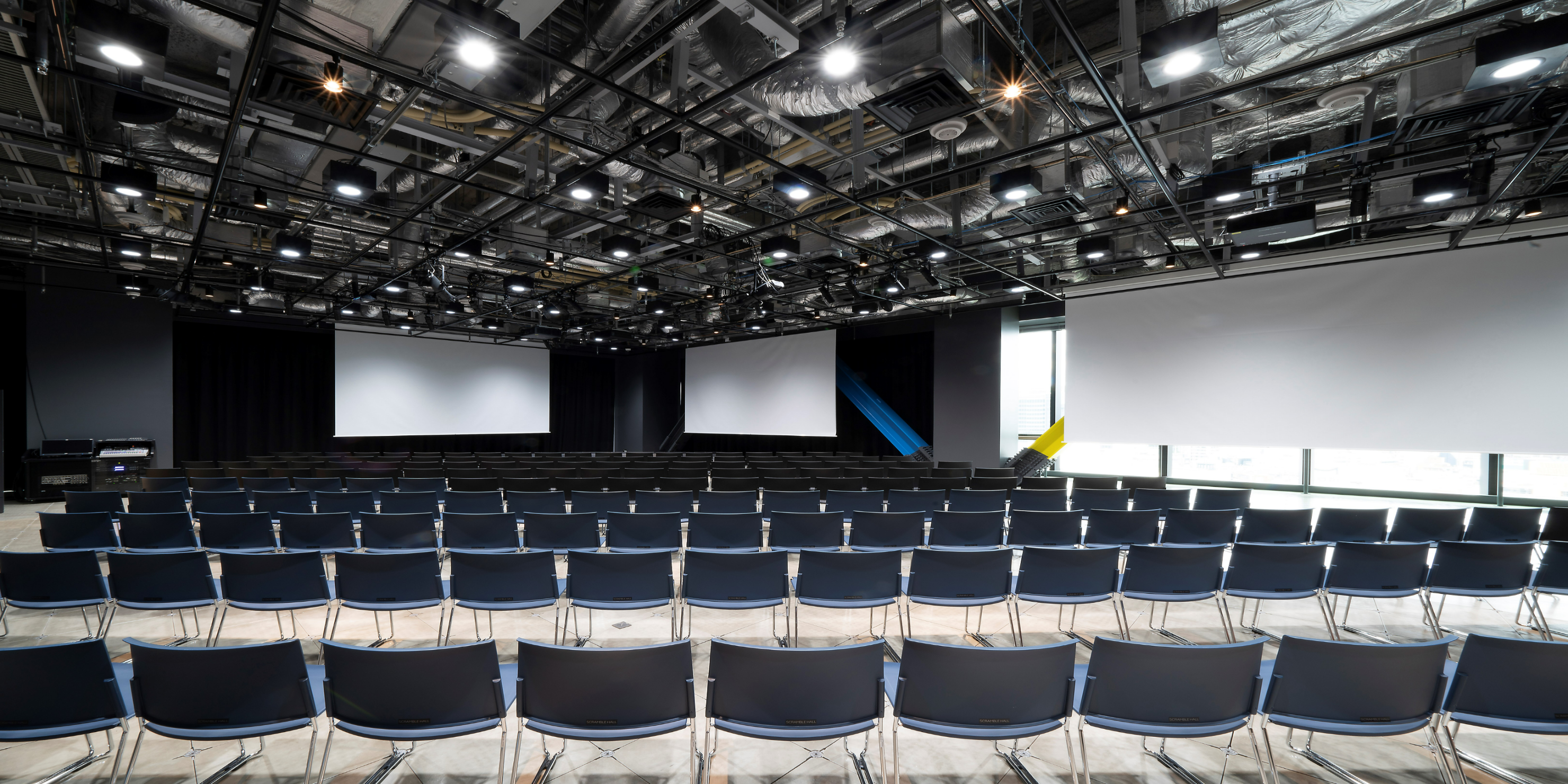 スクランブルホール