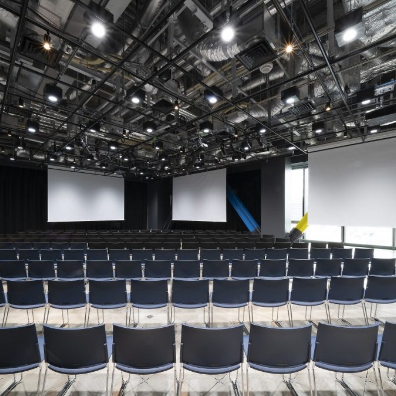 スクランブルホール