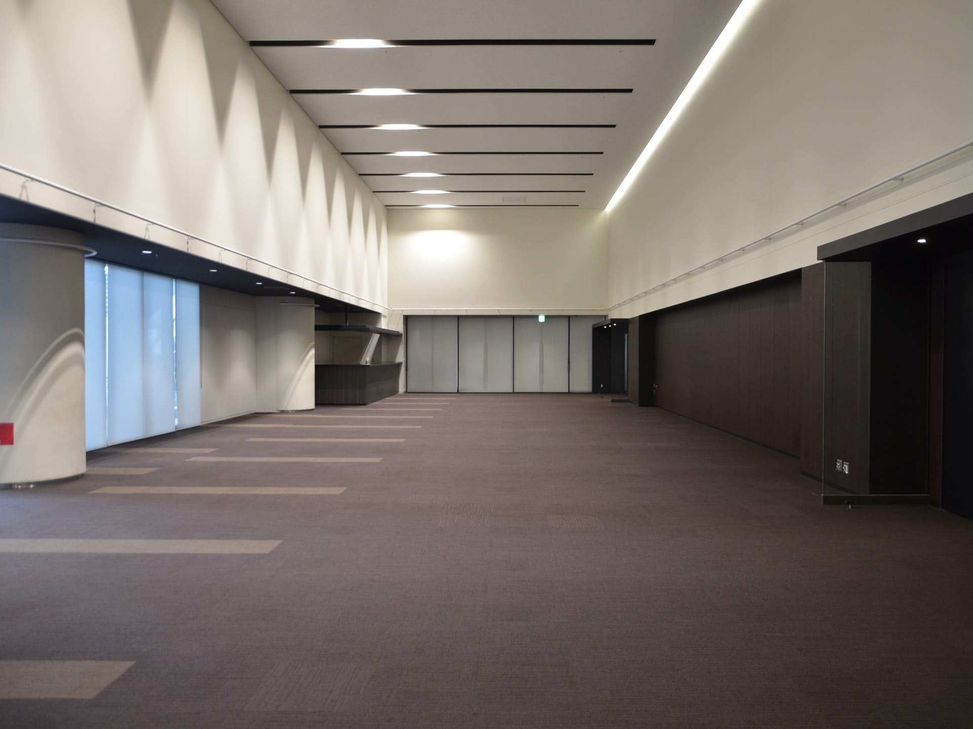 ホールA ホワイエ